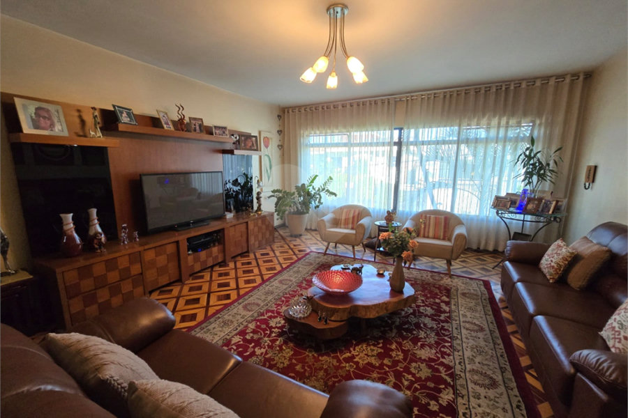 Casa à venda com 4 quartos, sendo 1 suíte, em Vila Paiva, São Paulo, SP