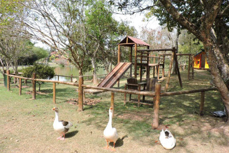 Casa à venda com 4 quartos, sendo 2 suítes,  no condomínio Granja Vianna II, Cotia - SP