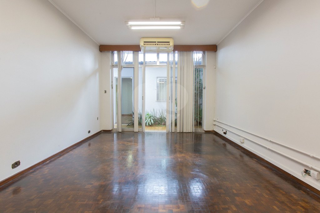 Casa à venda ou para alugar com 3 quartos, sendo 1 suíte,  em Mirandópolis, São Paulo, SP