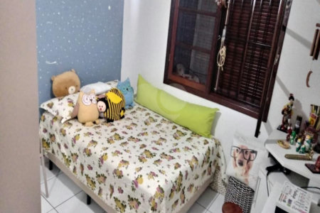 Casa à venda com 3 quartos, sendo 1 suíte, no condomínio Alcides Moreira, São Paulo - SP
