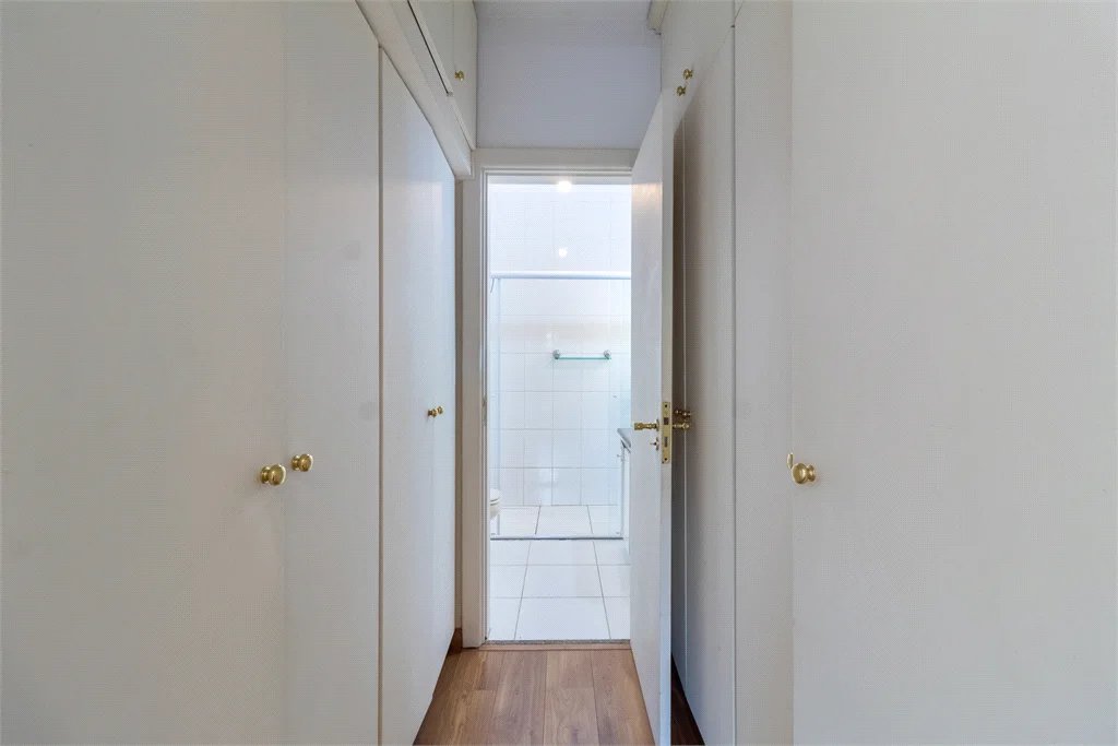 Casa à venda com 4 quartos, sendo 2 suítes, no condomínio Vila das Flores, São Paulo - SP