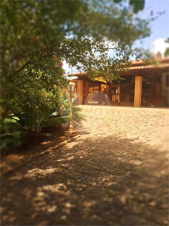 Casa à venda com 3 quartos, sendo 1 suíte, no condomínio Acmti - Colinas do Mosteiro, Terras de Itaici e Recanto dos Pássaros, Indaiatuba - SP