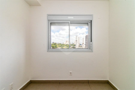 Apartamento à venda com 3 quartos, sendo 1 suíte,  em Vila Anastácio, São Paulo, SP