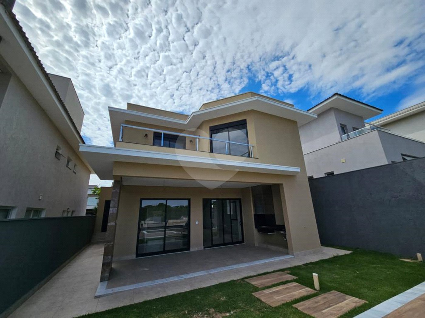 Casa à venda com 3 quartos, sendo 4 suítes, no condomínio Reserva dos Vinhedos, Louveira - SP