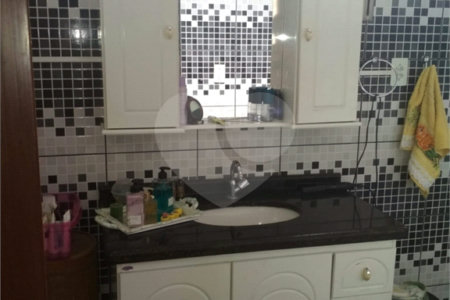 Casa térrea para venda ou locação no Jardim São Carlos V
