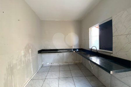Casa Térrea à venda com 2 quartos em Petrópolis, Várzea Grande, MT