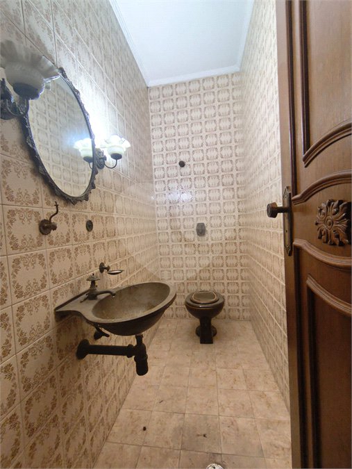 Sobrado à venda com 8 quartos, sendo 2 suítes, em Parada Inglesa, São Paulo, SP