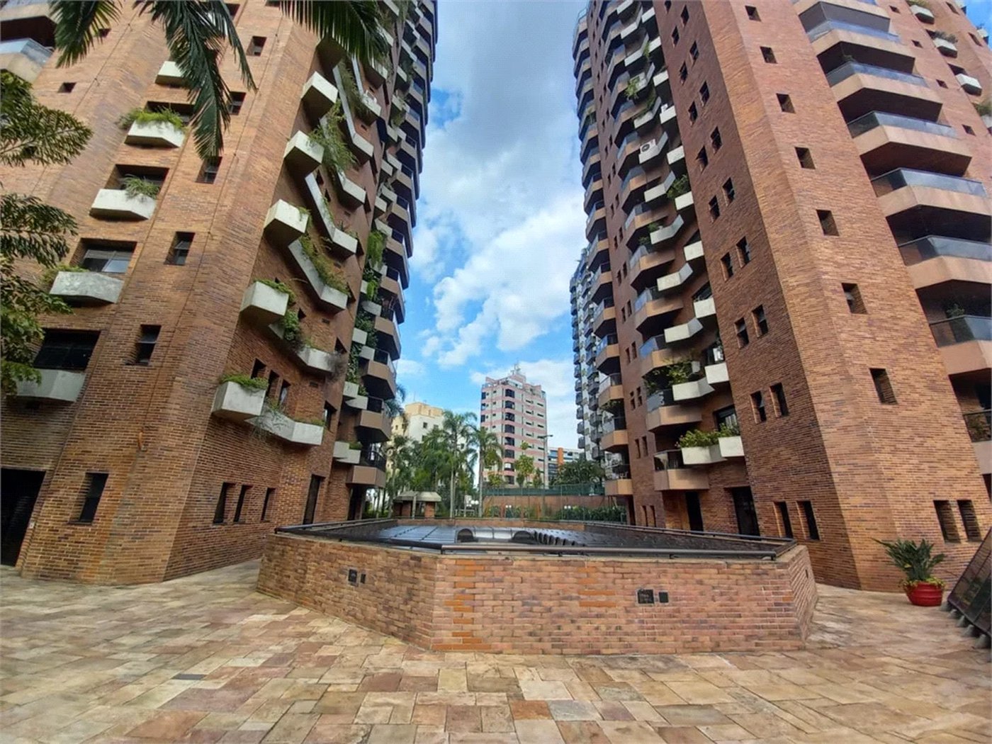 Apartamento à venda com 4 quartos, sendo 3 suítes,  em Vila Andrade, São Paulo, SP