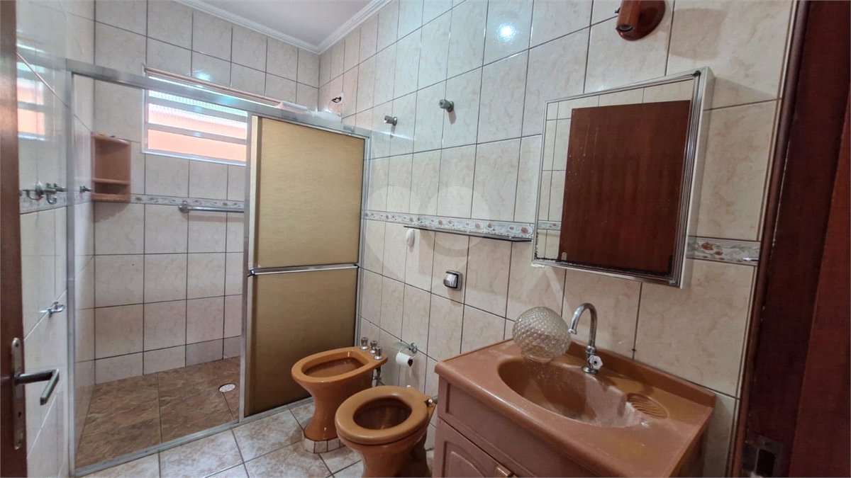Casa para alugar com 3 quartos, sendo 1 suíte, no condomínio Santa Mônica, Atibaia - SP