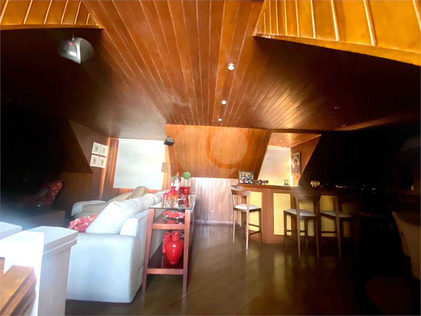 Casa à venda com 4 quartos, sendo 3 suítes, em Jardim Maia, Guarulhos, SP