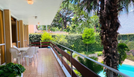 Casa à venda com 4 quartos, sendo 2 suítes, em Interlagos, São Paulo, SP