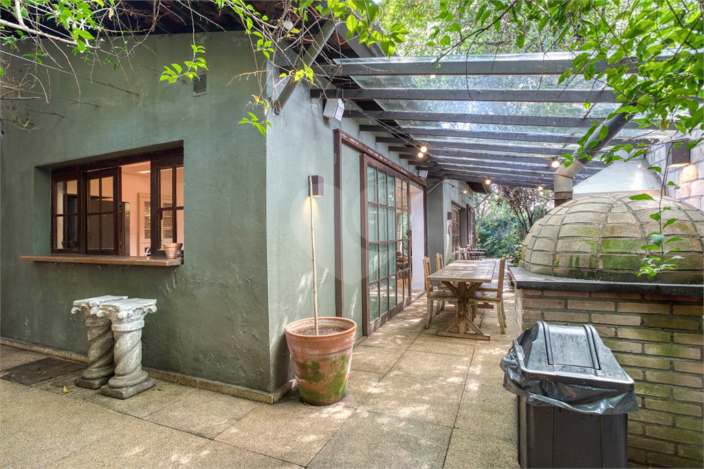 Casa à venda com 4 quartos, sendo 2 suítes, em Alto da Boa Vista, São Paulo, SP