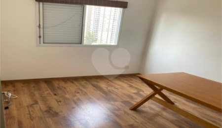 Apartamento à venda com 3 quartos, sendo 1 suíte,  em Vila Andrade, São Paulo, SP