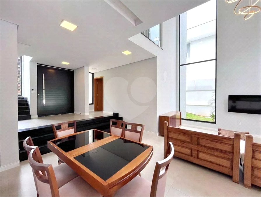 Casa à venda com 3 suítes no condomínio Ninho Verde II, Pardinho - SP