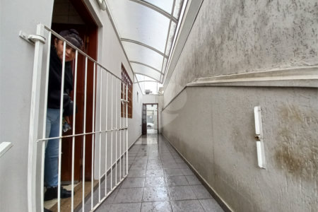Sobrado à venda com 4 quartos, sendo 3 suítes, em Cidade São Francisco, São Paulo, SP