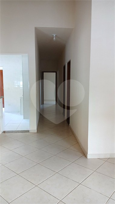 Casa em condomínio para alugar com 3 quartos, sendo 1 suíte, em Vila Petrópolis, Atibaia, SP