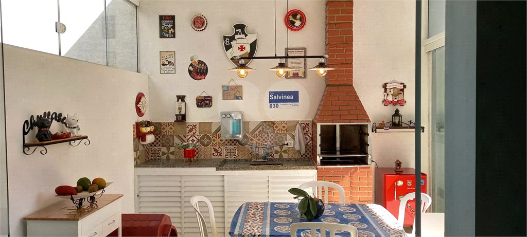 Casa à venda com 3 quartos, sendo 1 suíte, no condomínio Caruatinga, Atibaia - SP