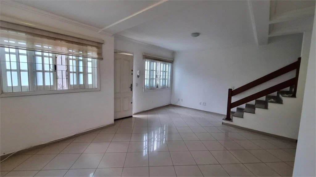 Casa à venda com 3 quartos, sendo 1 suíte, no condomínio Residencial Villagio, São Paulo - SP