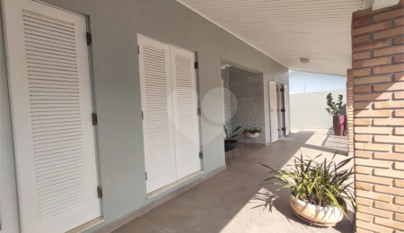 Sobrado à venda com 4 quartos, sendo 2 suítes,  em Interlagos, São Paulo, SP