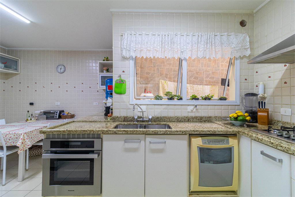 Casa à venda com 4 suítes no condomínio Vila das Acacias, São Paulo - SP