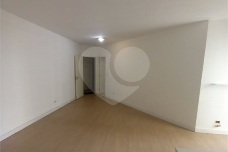 Apartamento à venda com 3 quartos, sendo 1 suíte,  em Vila Olímpia, São Paulo, SP