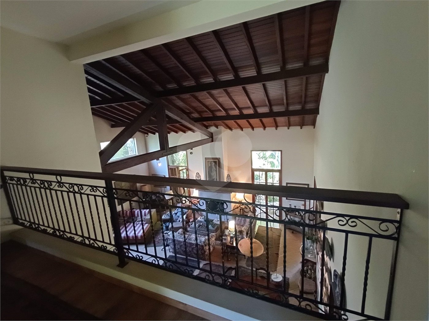 Casa à venda com 4 quartos, sendo 3 suítes, no condomínio Patrimônio do Carmo, São Roque - SP