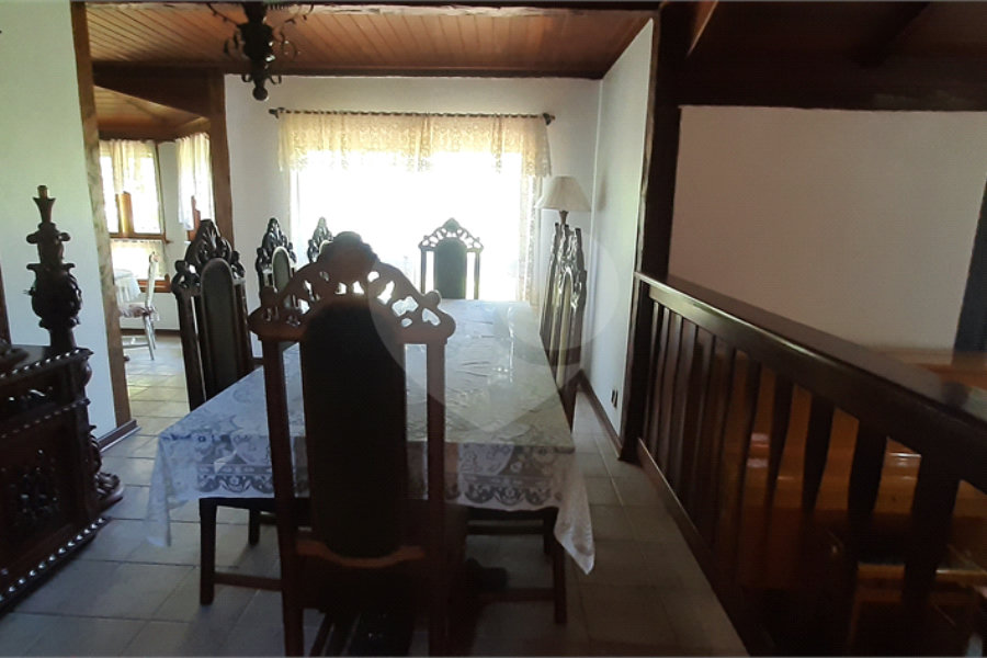 Sobrado à venda com 3 suítes em Serra da Cantareira, Mairiporã, SP