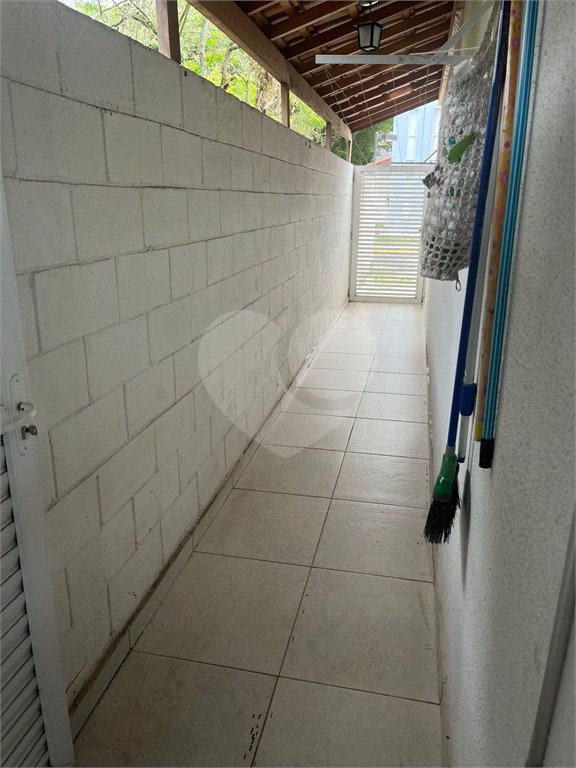 Casa à venda com 3 quartos, sendo 1 suíte, no condomínio New Village, Cotia - SP