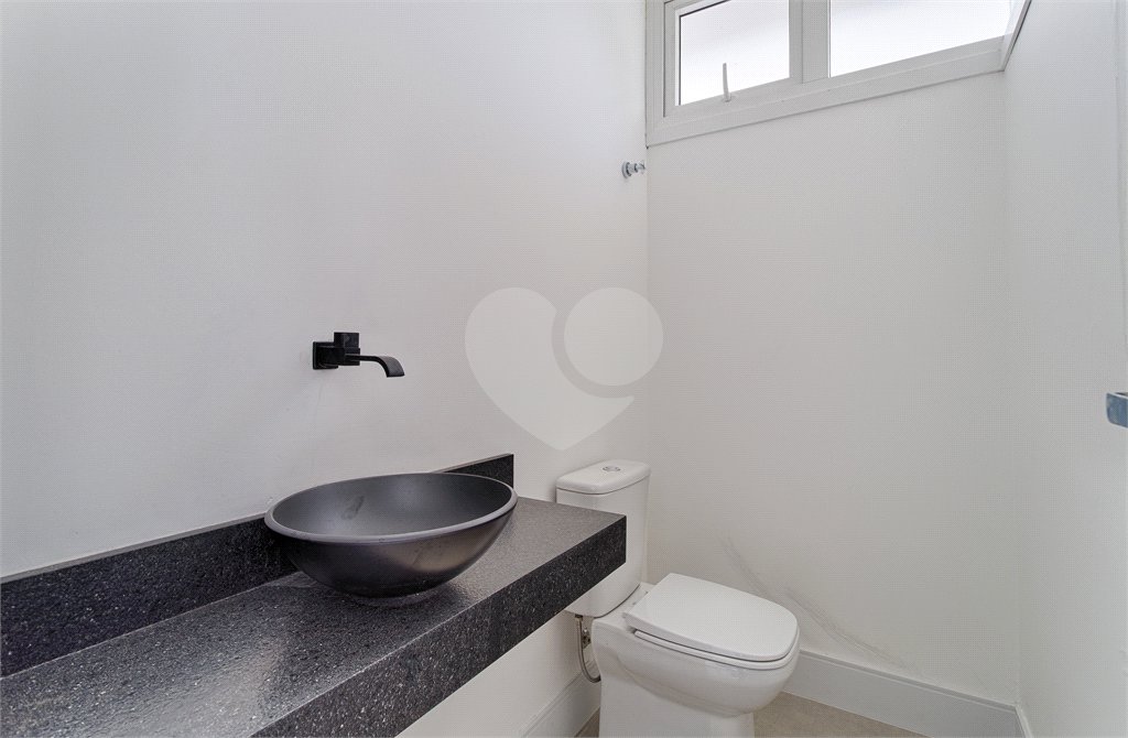 Casa à venda com 4 suítes no condomínio Edifício Jade, São Paulo - SP