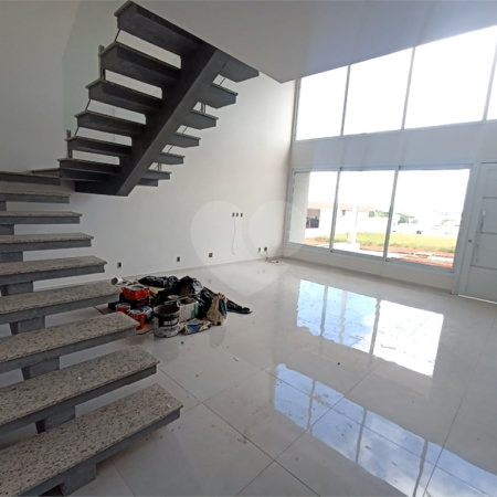 Casa à venda com 3 quartos, sendo 1 suíte, no condomínio Residencial Golden Ville, Itapetininga - SP
