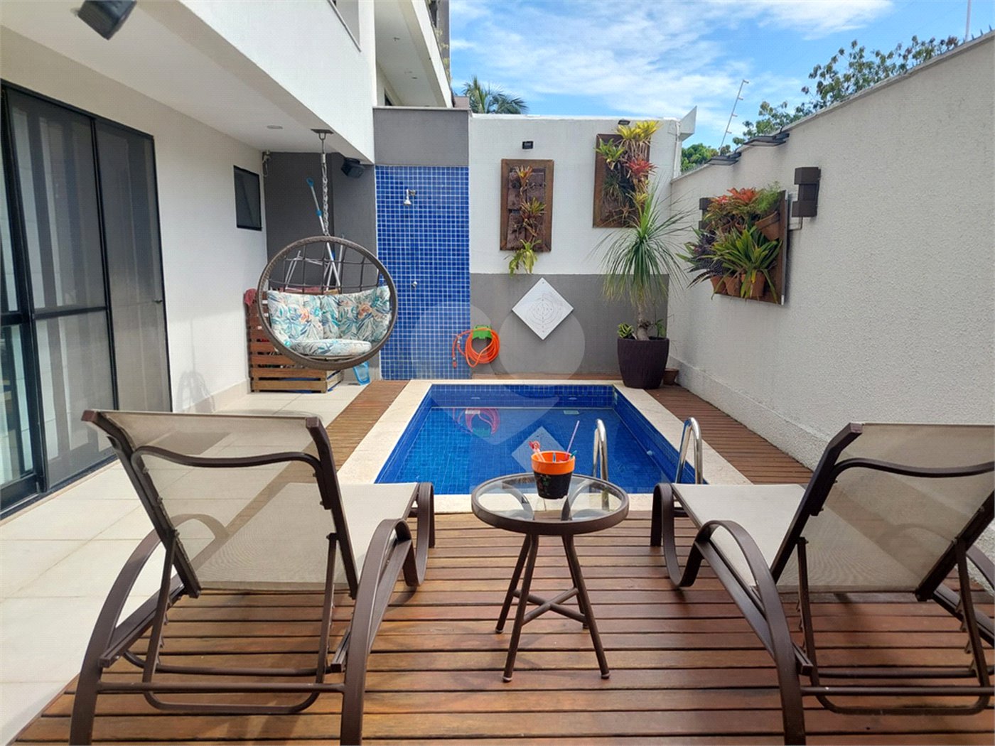 Casa à venda com 3 quartos, sendo 2 suítes, no condomínio Outside Authentic Residences, Rio de Janeiro - RJ