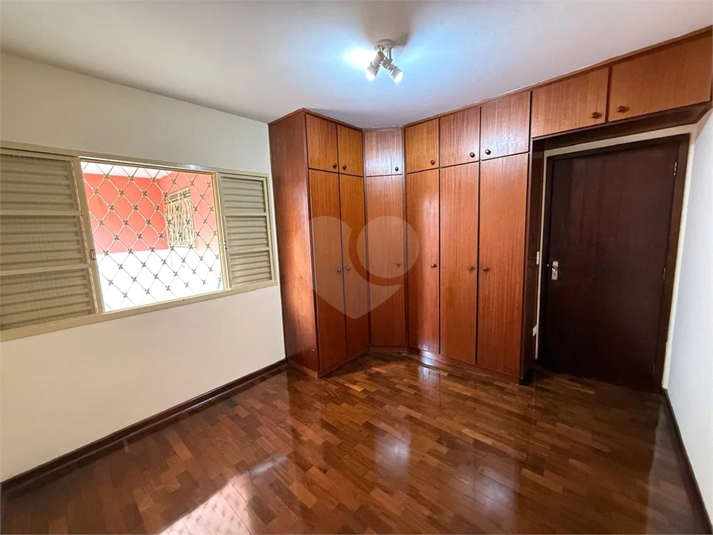 Excelente Casa de Esquina na Vila Monteiro – Oportunidade para Moradia ou Comércio
