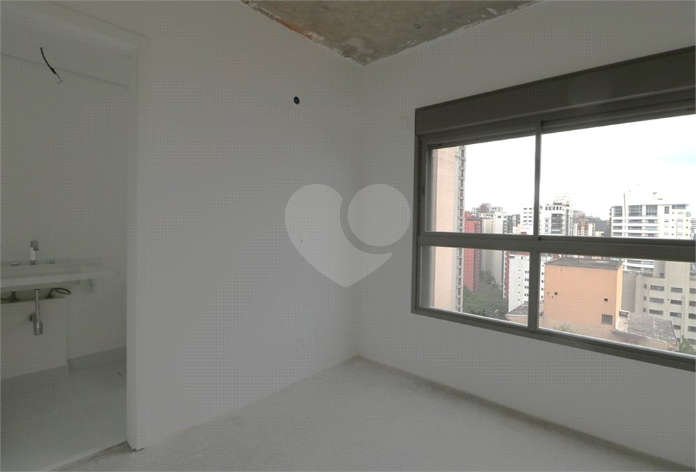 Apartamento à venda com 3 suítes em Moema, São Paulo, SP