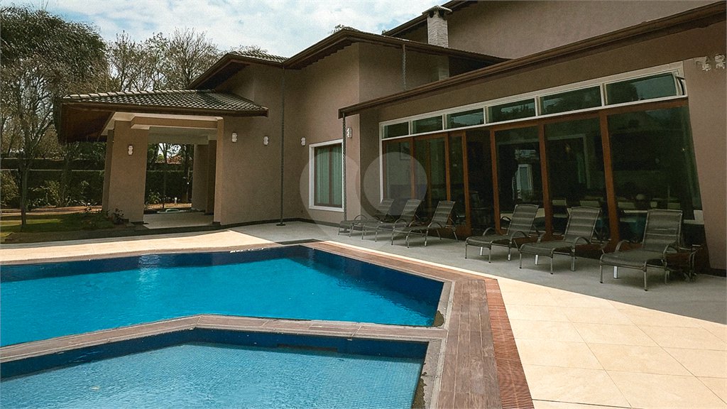 Casa à venda com 4 suítes no condomínio Halvétia Country Residencial, Indaiatuba - SP