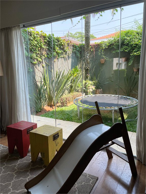Sobrado à venda com 4 quartos, sendo 1 suíte, em Jardim Prudência, São Paulo, SP
