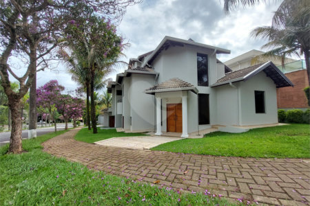 Casa à venda com 4 suítes no condomínio Reserva Colonial, Valinhos - SP