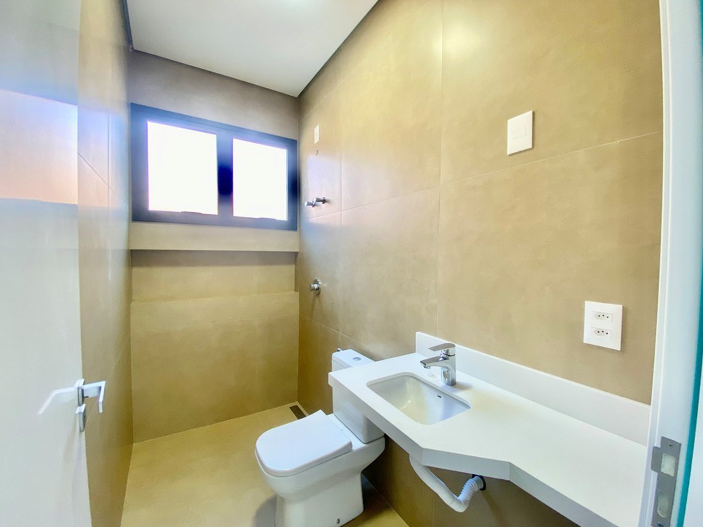 Casa à venda com 3 quartos, sendo 3 suítes, no condomínio Vila Giardino, Jundiaí - SP