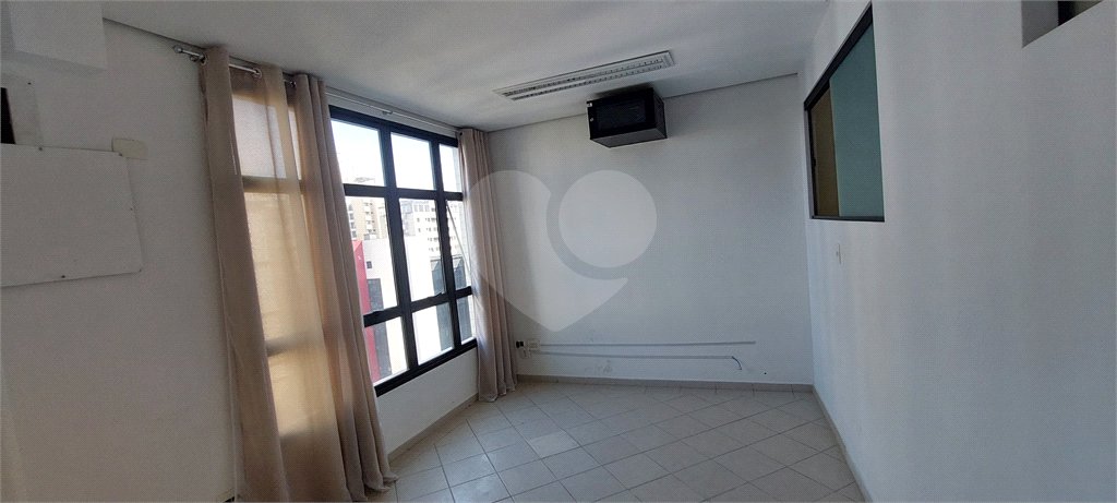 SALA COMERCIAL A VENDA 70M², 2 BANHEIROS, 2 VAGAS, JARDIM AQUARIUS - SÃO JOSÉ DOS CAMPOS/SP.