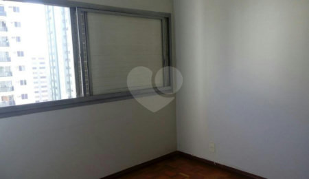 Apartamento à venda com 3 quartos, sendo 1 suíte, em Campo Belo, São Paulo, SP