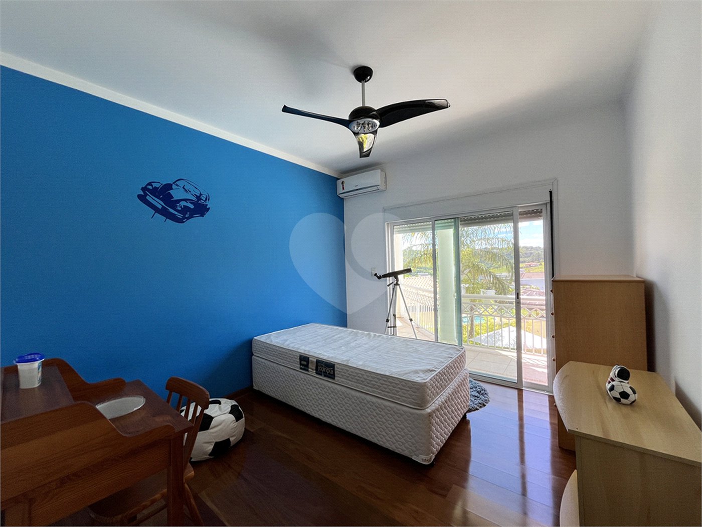 Casa à venda com 5 quartos, sendo 3 suítes,  no condomínio Village Saint Charbel, Araçoiaba da Serra - SP
