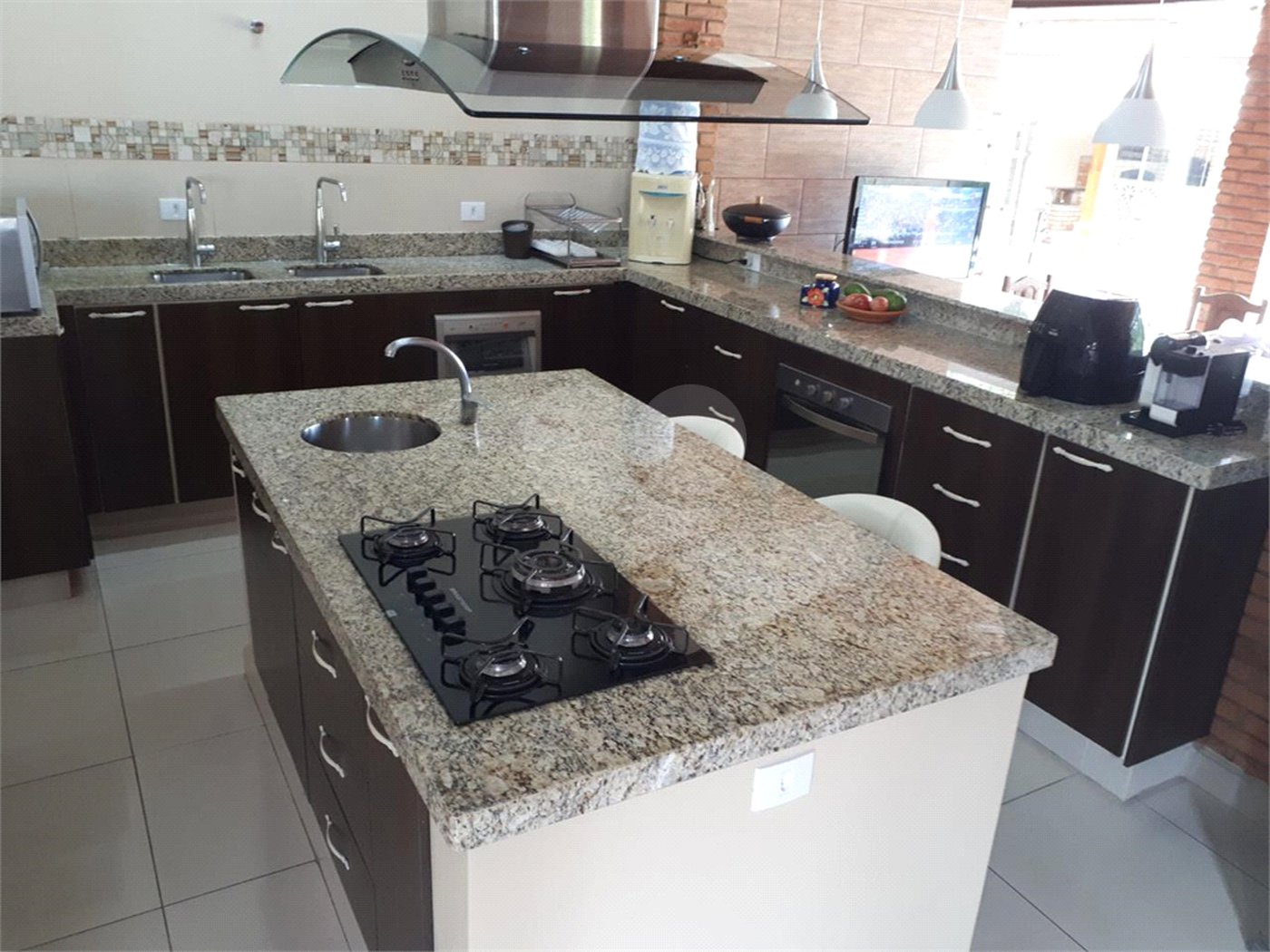 Casa à venda com 3 suítes no condomínio Haras São Luiz, Salto - SP