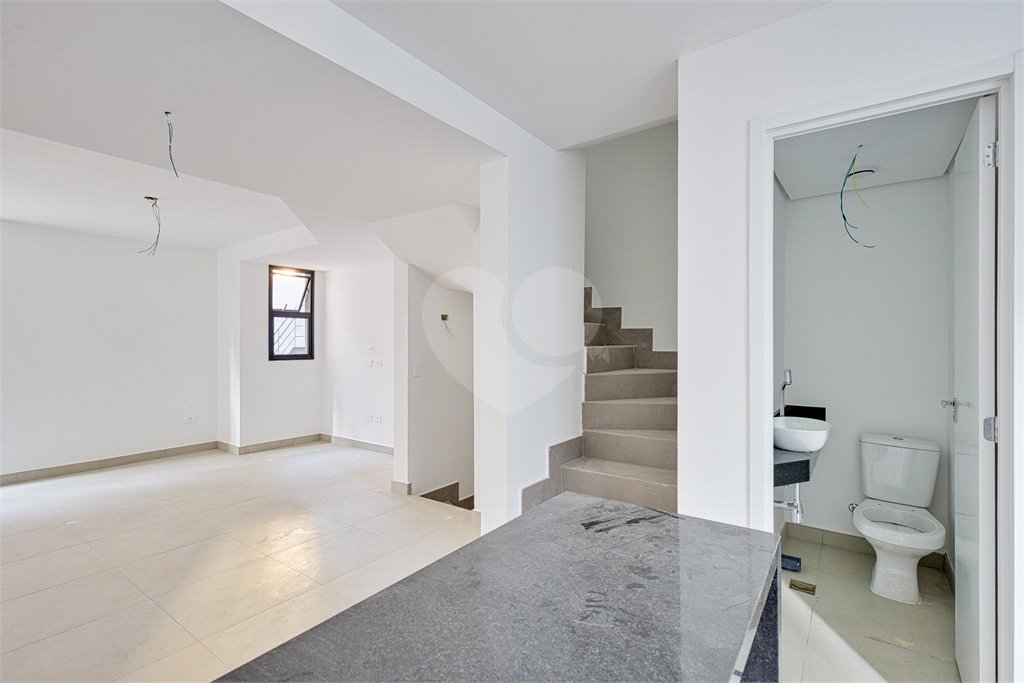 Casa à venda com 3 quartos, sendo 2 suítes, no condomínio Cube Villa, São Paulo - SP