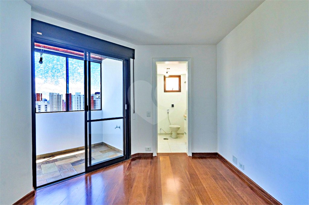 Apartamento à venda com 3 suítes em Campo Belo, São Paulo, SP