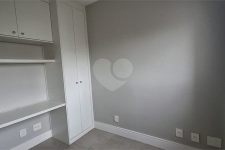 Apartamento com 2 vagas no Campo Belo