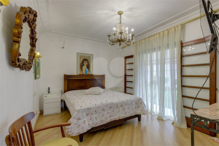 Casa Térrea à venda com 4 quartos, sendo 3 suítes, em Interlagos, São Paulo, SP