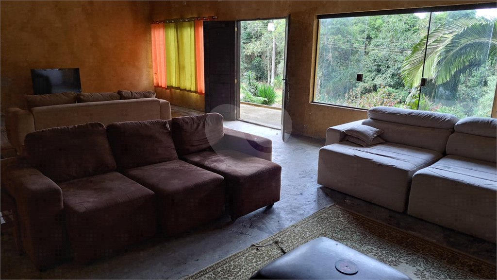 Casa à venda com 3 quartos, sendo 1 suíte, no condomínio Alpes da Cantareira, Mairiporã - SP