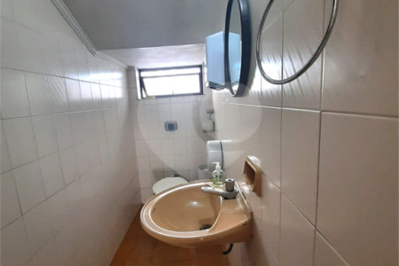 Sobrado à venda ou para alugar com 8 quartos, sendo 2 suítes, em Santo Amaro, São Paulo, SP