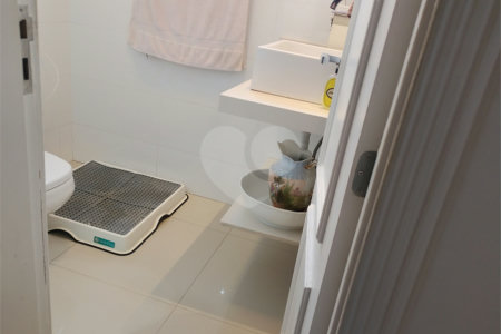 Apartamento à venda ou para alugar com 3 quartos, sendo 1 suíte,  em Real Parque, São Paulo, SP