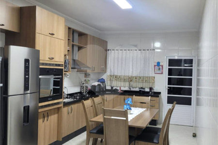 Casa à venda com 3 quartos, sendo 1 suíte, em Jardim Popular, São Paulo, SP