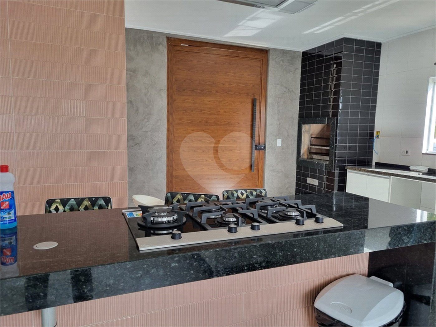 Casa à venda com 4 quartos, sendo 1 suíte, no condomínio Clube Florada Suzano, Suzano - SP